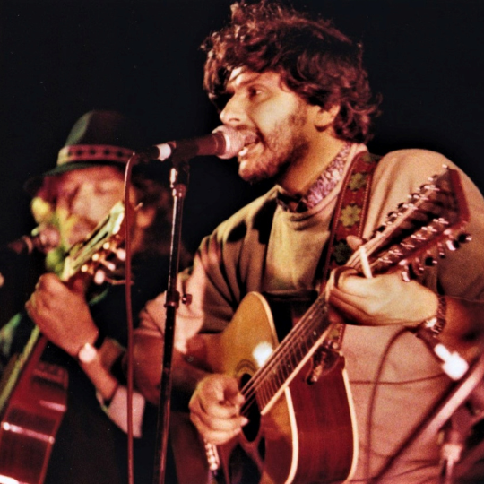 Justo Diaz playing a guitar